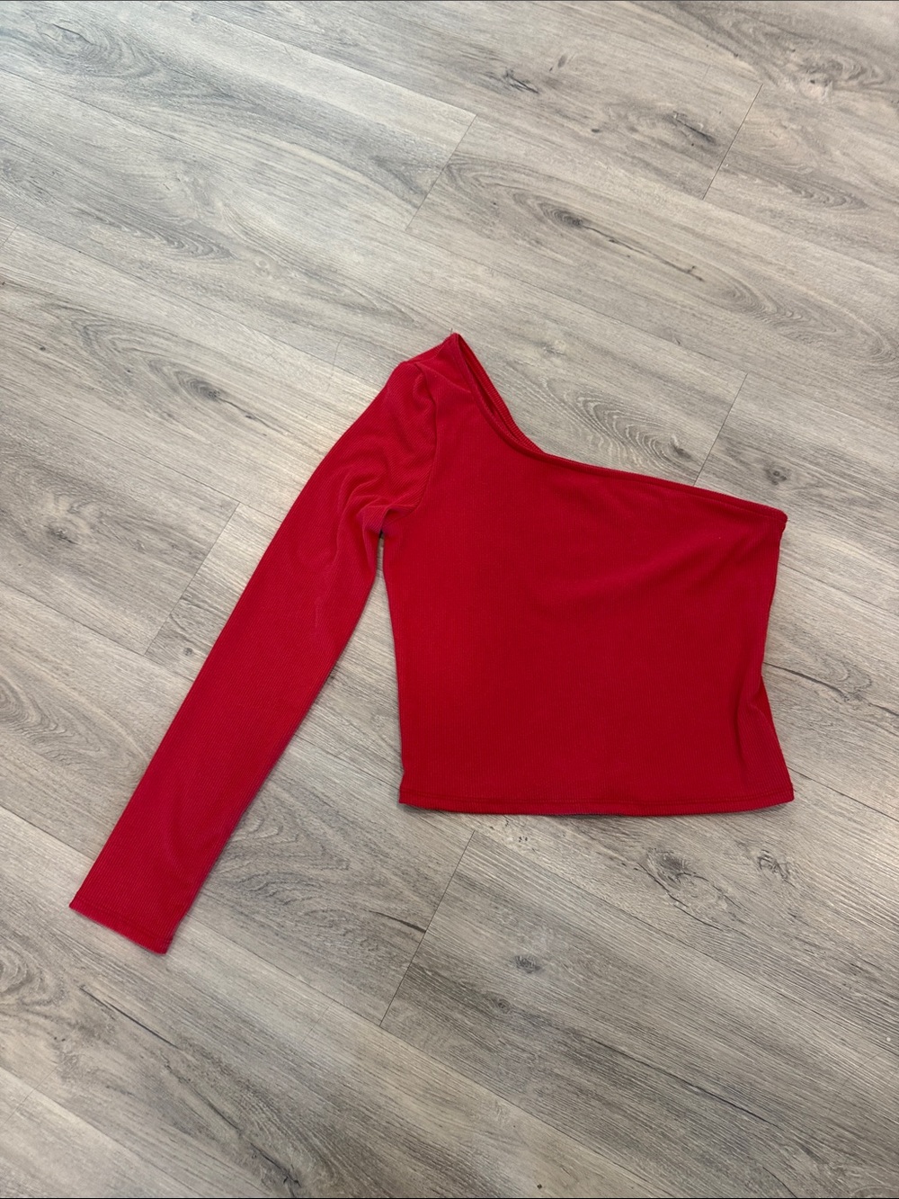 In the moment Women’s One-Shoulder Long Sleeve Top - Red size large